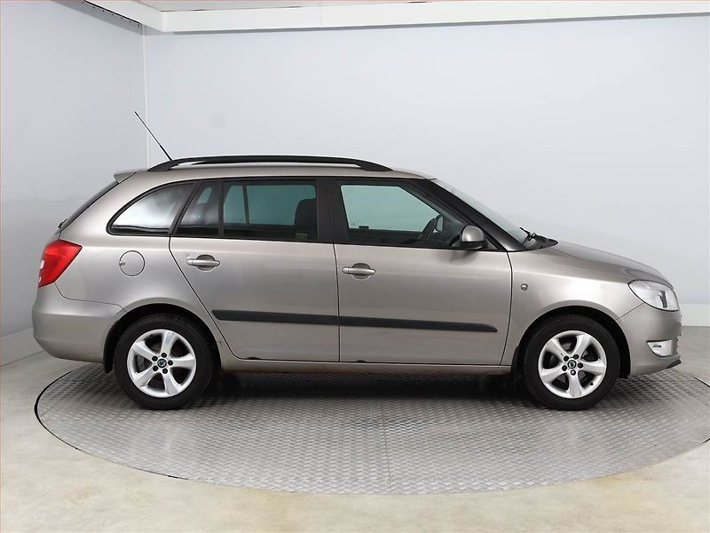 Škoda Fabia (2010) Ambition Plus 1.2 TSI - fotka 6 z 13