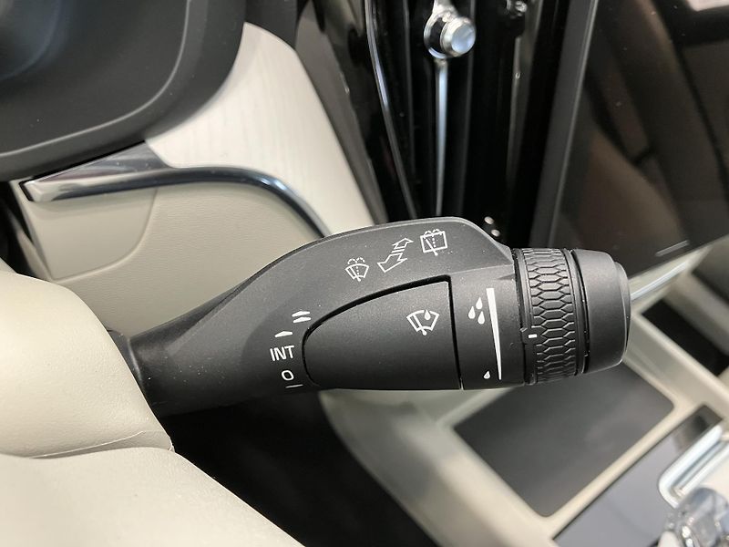 Volvo XC60 B5 AWD Ultra Bright-REZERVACE - fotka 26 z 53