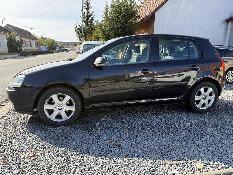 Volkswagen Golf 1.6 FSI ALU - fotka 2 z 13