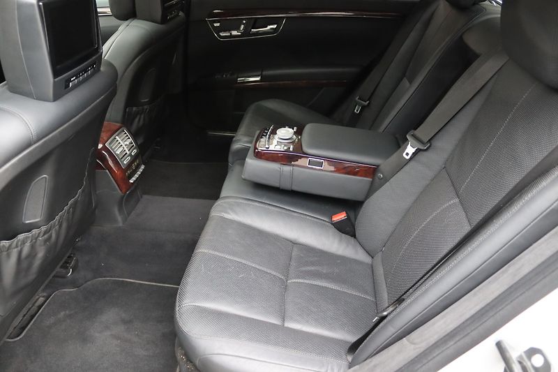 Mercedes-Benz Třídy S S 600 L 5.5 V12 AMG 380kW - fotka 40 z 50