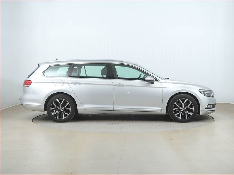 Volkswagen Passat (2014) 2.0 TDI, Navi, Tempomat - fotka 6 z 16