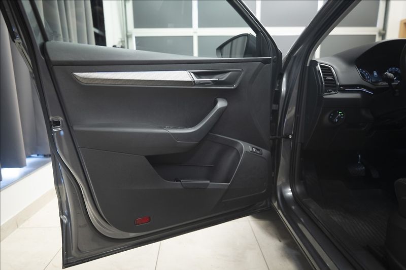 Škoda Karoq 2,0 TDI DSG KEYLESS VÝHŘEV ČR - fotka 19 z 38