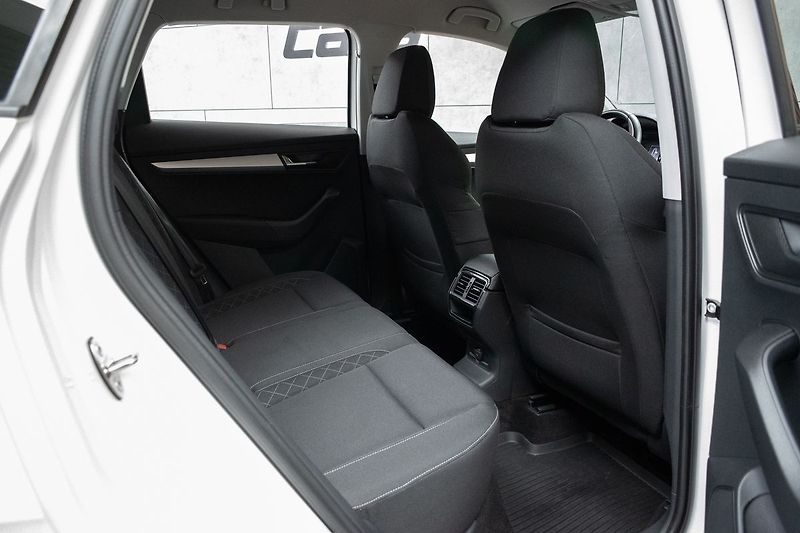 Škoda Karoq 1.5 TSI TAŽNÉ*KAMERA*ČR* - fotka 13 z 34