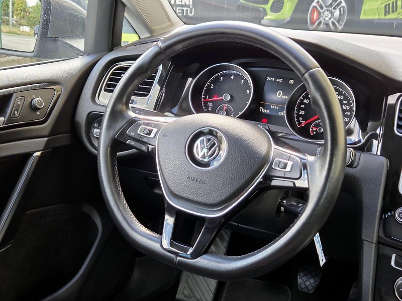 Volkswagen Golf 1,4TSi Highline 92kW, SERV.KN - fotka 27 z 43