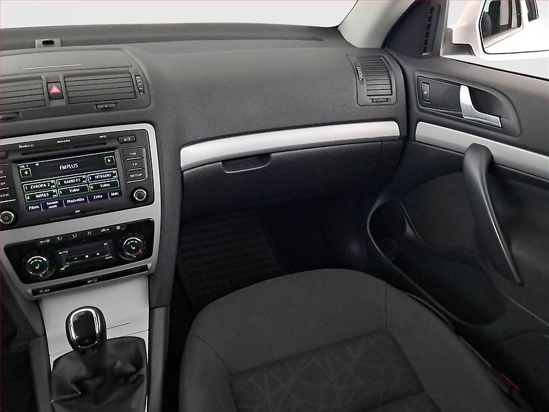 Škoda Octavia (2012) 2.0 TDI, 4X4, Xenony - fotka 8 z 15