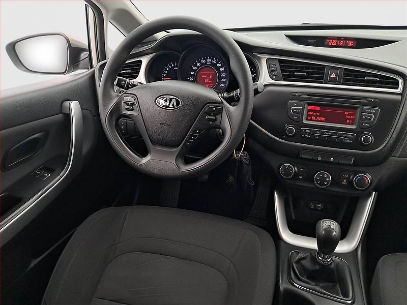 Kia Ceed (2017) 1.4 CVVT, Park. senzory - fotka 7 z 16