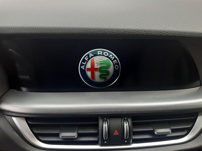 Alfa Romeo Stelvio (2025) Veloce 4x4 2,2 MTJ  210PS - fotka 29 z 34