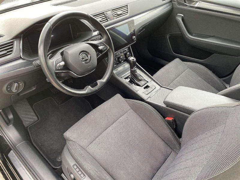 Škoda Superb (2022) Combi 2.0 TDI DSG Style - fotka 6 z 37