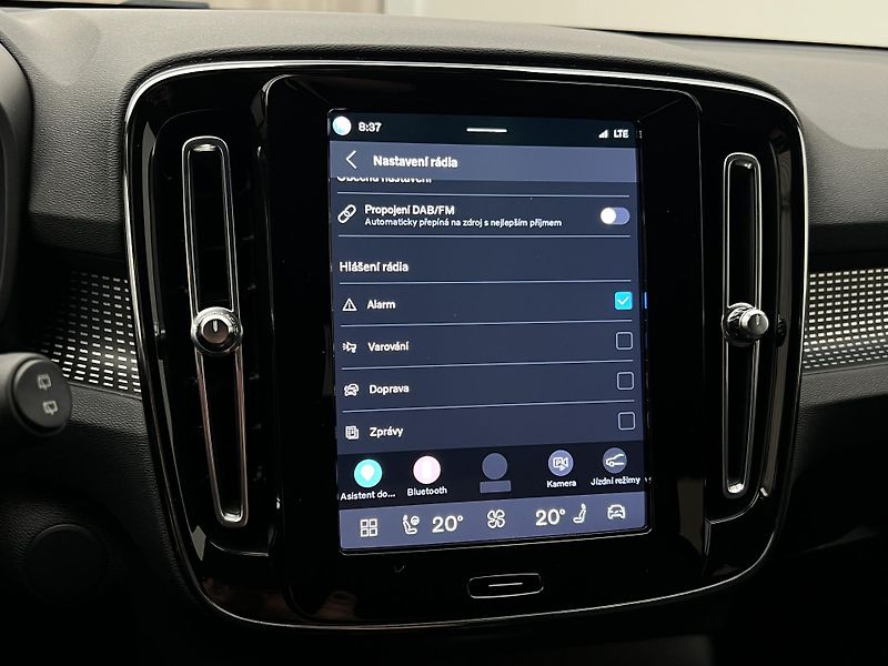 Volvo XC40 RECHARGE PLUS TWIN ENGINE AUT - fotka 25 z 43