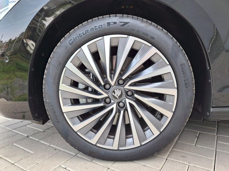 Škoda Superb (2025) iV L&K DSG 1,5TSi 150kW - fotka 35 z 35