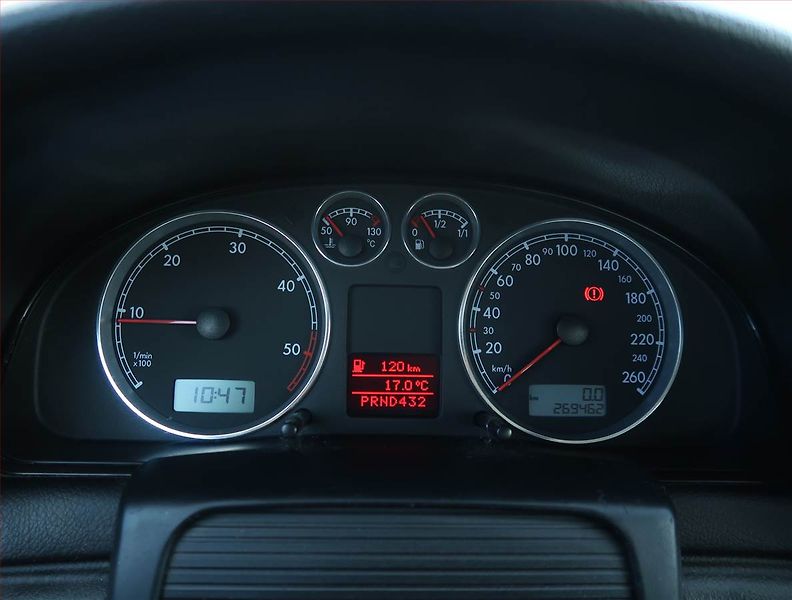 Volkswagen Passat (2004) 1.9 TDI, Automat, po STK - fotka 11 z 17