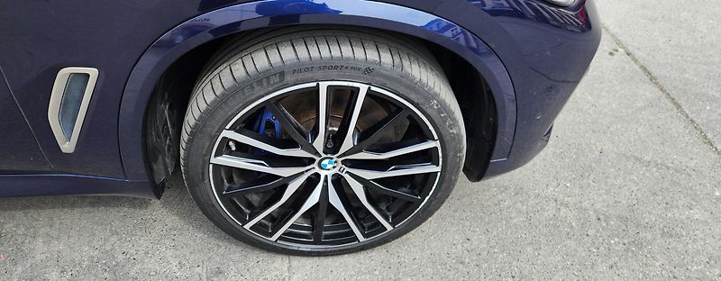 BMW X5 (2020) M50d SERVIS TAŽNÉ ČR IDIVIDUAL - fotka 26 z 48