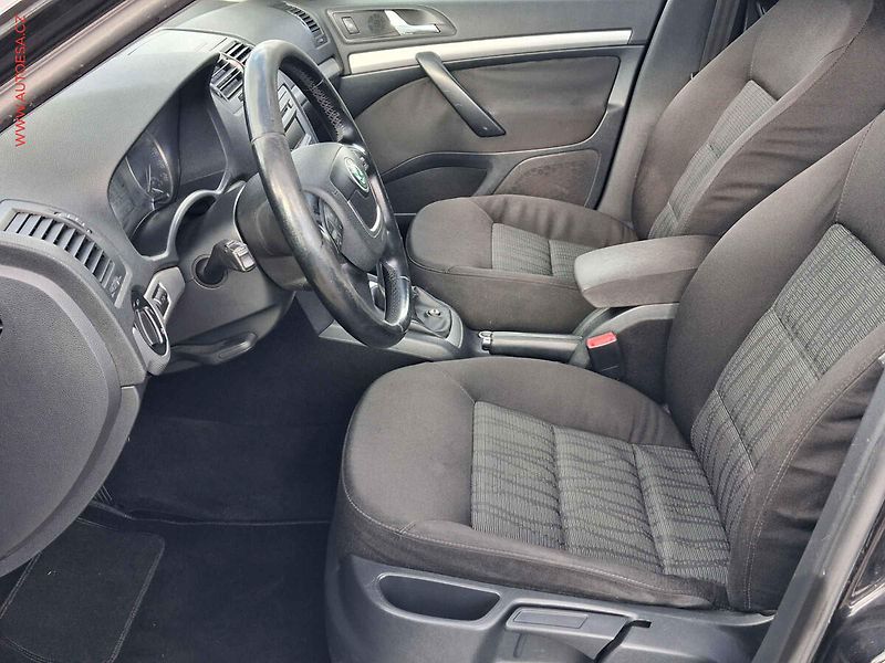 Škoda Octavia (2012) 2.0 TDi, ČR, AC, park.čidla - fotka 9 z 20