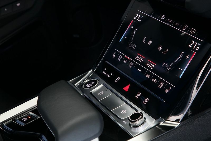 Audi e-tron 55 300kW NightV B&O HUD ZÁRUKA - fotka 28 z 46