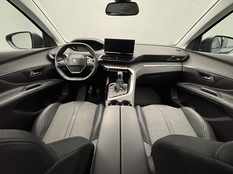 Peugeot 5008 1.5 BlueHDi Allure  CZ 1.maj - fotka 2 z 49