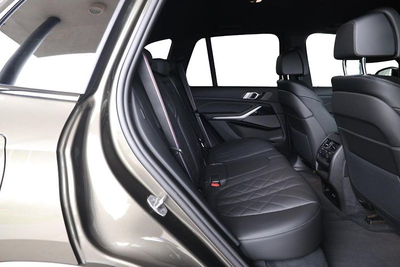 BMW X5 xDrive30d - fotka 9 z 37