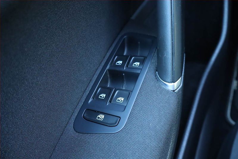 Volkswagen Golf (2017) 1.4 TSI, Serv.kniha, Tempomat - fotka 19 z 23