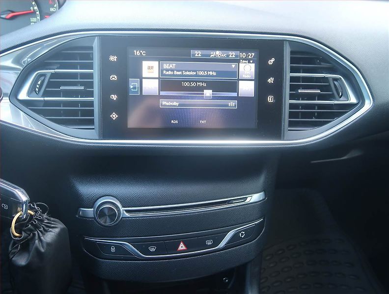 Peugeot 308 (2017) 1.6 BlueHDi, Navi, Tempomat - fotka 12 z 14