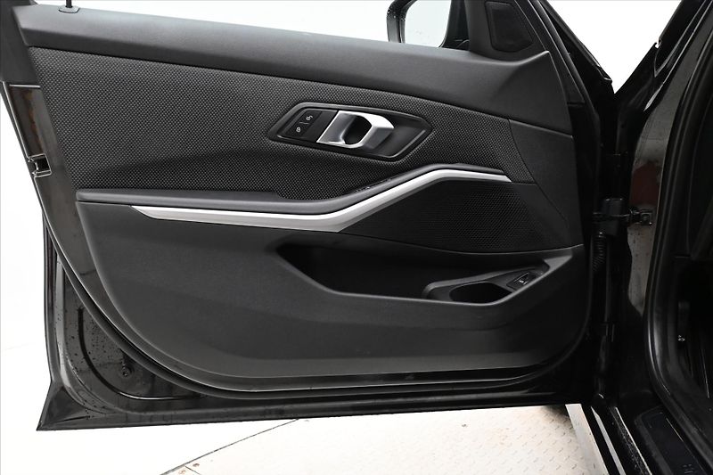 BMW Řada 3 2,0 320d 140 kW Steptronic Zár - fotka 24 z 31