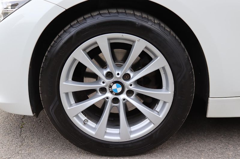 BMW Řada 3 318D TOURING F31 110kW - fotka 18 z 50