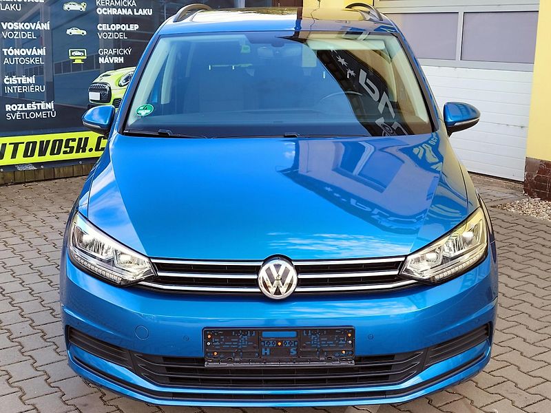 Volkswagen Touran TSi *CEBIA* 1.maj,SERV.KNIHA - fotka 2 z 47