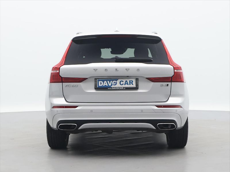 Volvo XC60 2.0 B4 145kW R-Design CZ Aut. - fotka 6 z 35