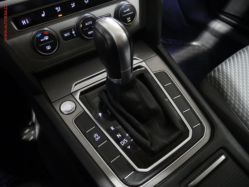 Volkswagen Passat (2018) 2.0 TDi, Trend, DSG - fotka 17 z 18