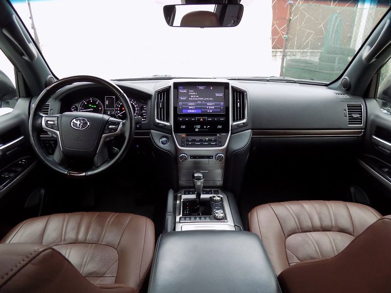Toyota Land Cruiser (2020) 200/4.5/V8/Executive Lounge/ - fotka 39 z 45