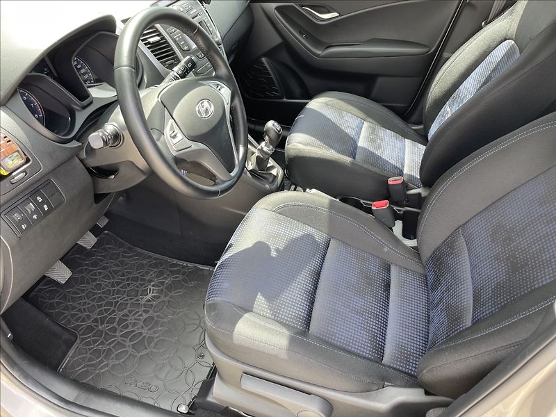 Hyundai ix20 1,6 i 91KW ČR.8TIS KM 1.MAJ. - fotka 14 z 23