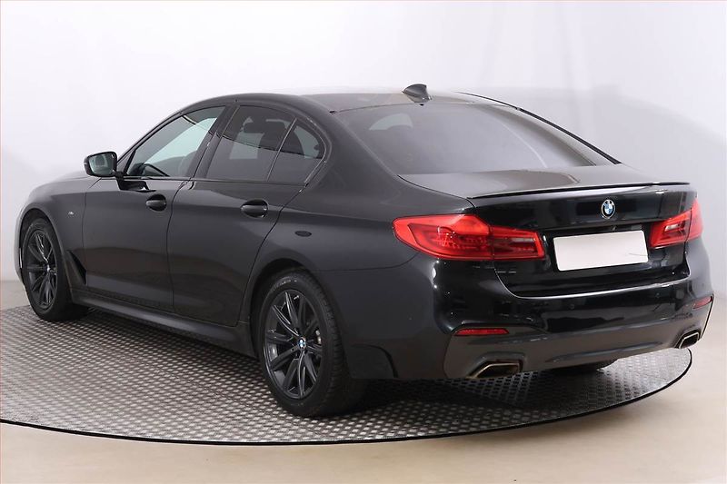 BMW Řada 5 (2019) M Sport 540i xDrive - fotka 4 z 22