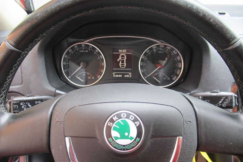 Škoda Octavia 1.6 TDi ELEGANCE WEBASTO TAŽNÉ - fotka 12 z 20