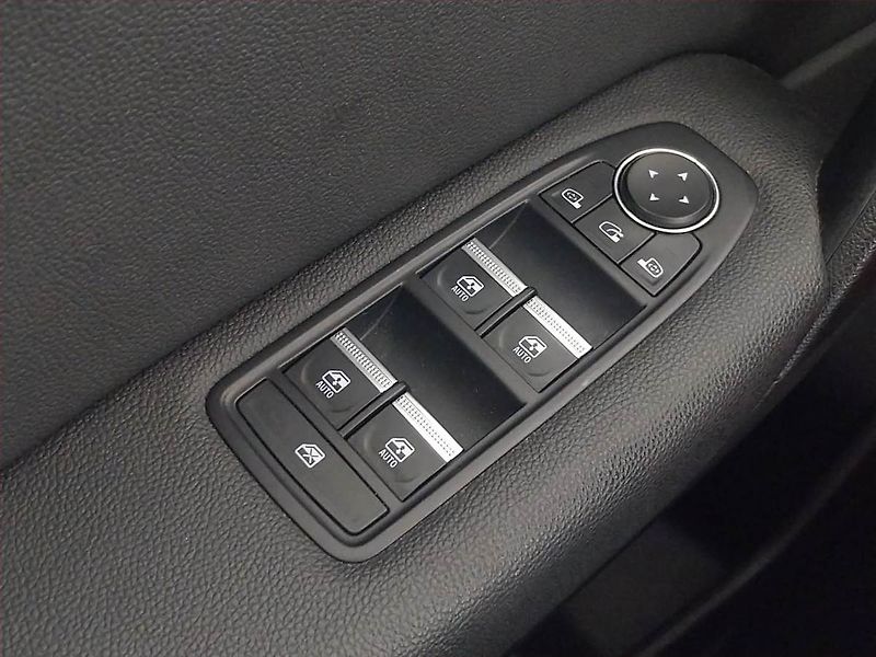 Renault Captur (2023) 1.3 TCe, Automat, ČR,1.maj - fotka 25 z 25