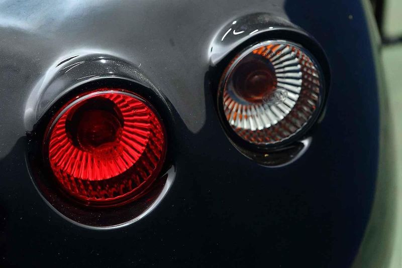 01 - Automobilový nadšenec a sběratel Jaromír Kostlivý otevřel ve Stodu u Plzně nové muzeum veteránů věnované vozům značek Volkswagen Brouk a Porsche. Návštěvníci uvidí naleštěné brouky i auta v procesu renovace, expozice čítá na 40 vozů.