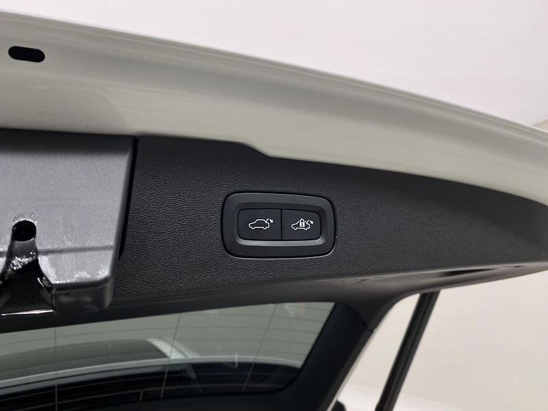 Volvo V60 T6 AWD RECHARGE REZERVACE - fotka 32 z 54