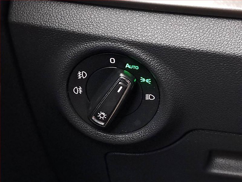 Škoda Kamiq (2020) 1.5 TSI, Automat, Tempomat - fotka 18 z 20