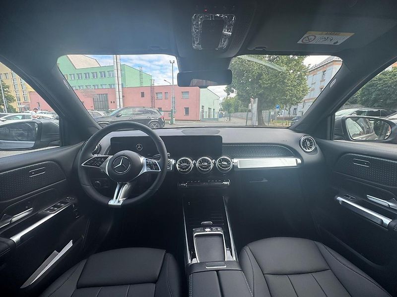 Mercedes-Benz GLB (2025) 200 d 4MATIC - fotka 13 z 29