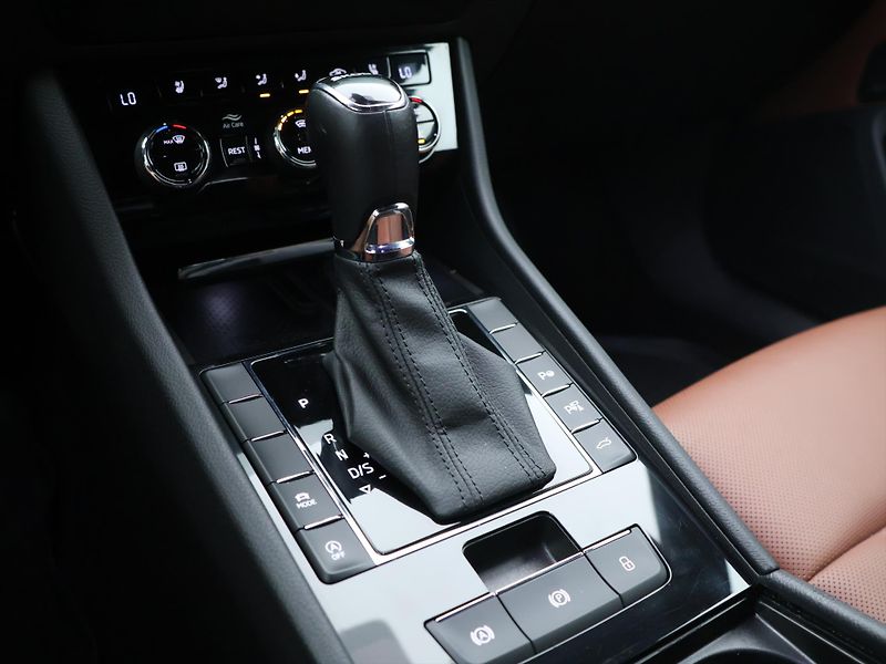 Škoda Superb 2,0 TDI 110kW DSG L&K DPH CZ - fotka 23 z 33