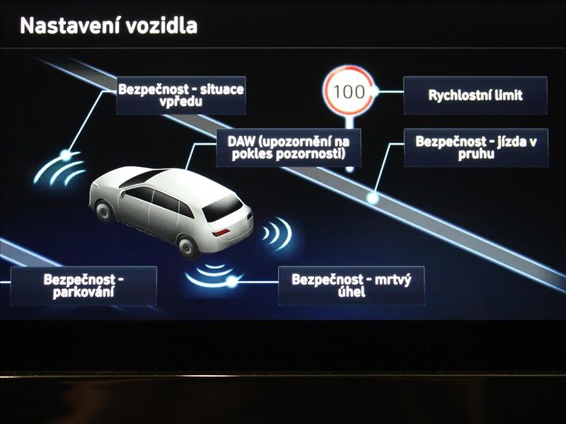 Hyundai Tucson 1,6 MHEV 132kW AT 4x4 55tkm! - fotka 13 z 23