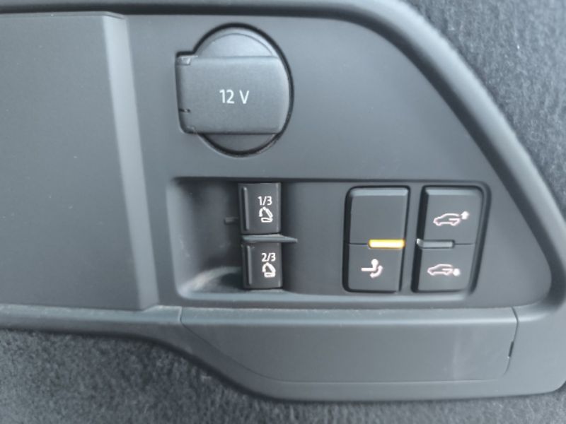 Volkswagen Touareg 3.0 TDi  R-Line - fotka 20 z 23