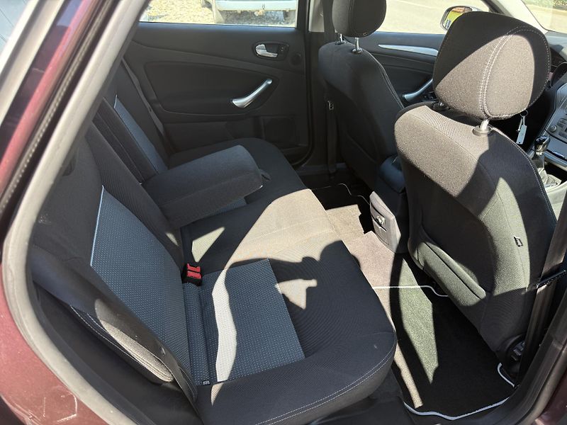 Ford Mondeo 2.0i ALU XENON 1 MAJITEL. - fotka 11 z 12