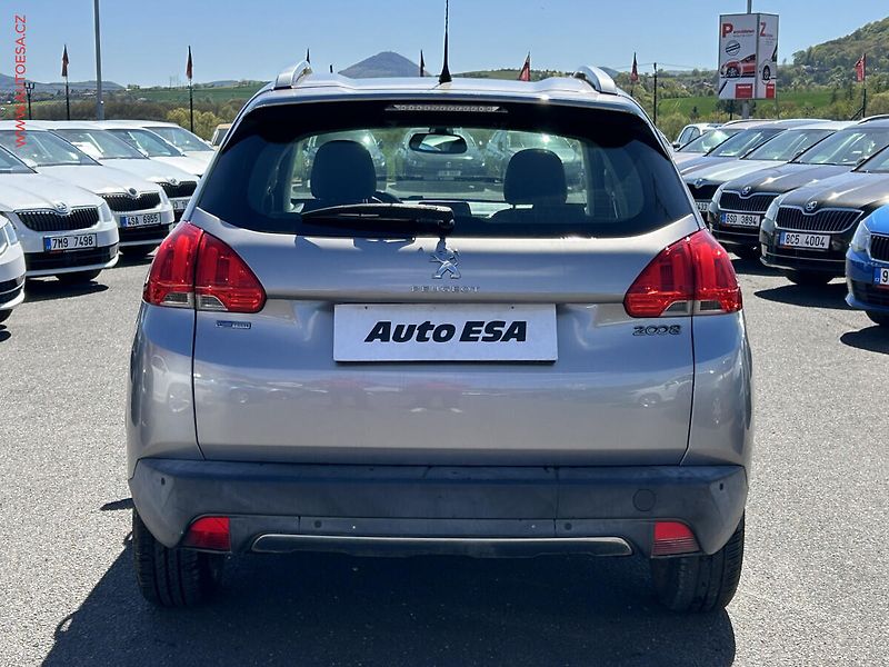 Peugeot 2008 (2016) 1.2PT, Allure - fotka 5 z 16