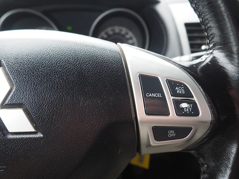 Mitsubishi Outlander (2010) 2.0 DI-D, 123 kW, 4x4 - fotka 22 z 35