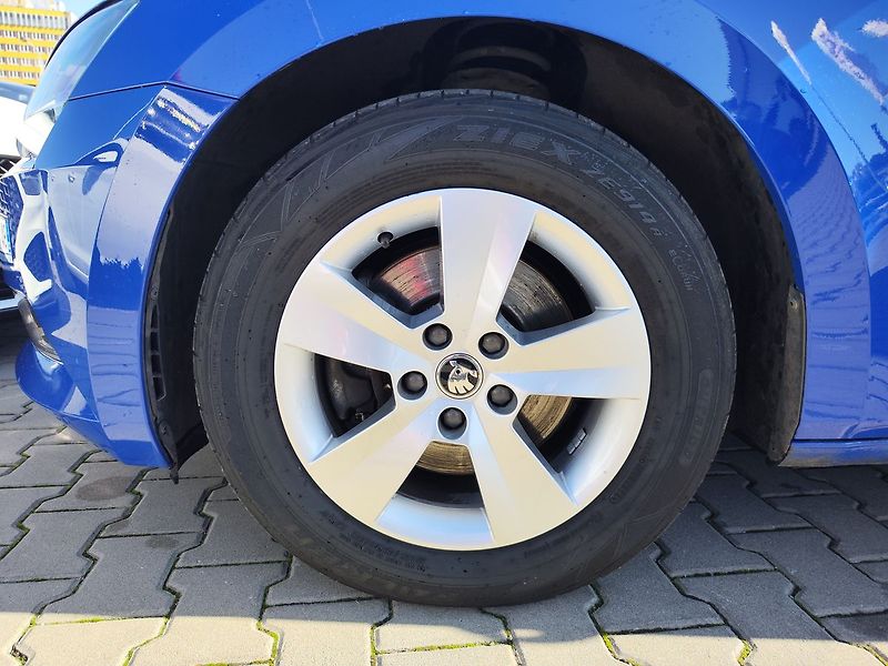 Škoda Superb 2.0 TDI/110kW Style DSG - fotka 32 z 32