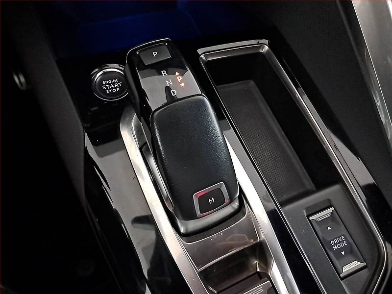 Peugeot 3008 (2022) GT 1.2 PureTech, Automat, Kůže - fotka 18 z 22