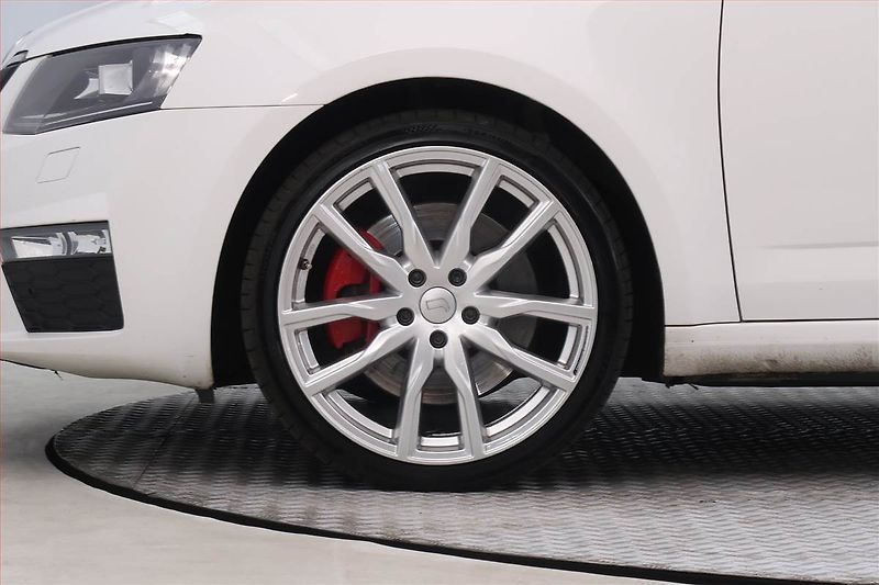 Škoda Octavia (2015) RS 2.0 TDI, Kůže, Navi - fotka 14 z 18