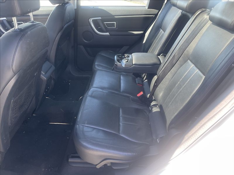 Land Rover Discovery Sport 2,0 TD4 132kw AWD Pano 7mist T - fotka 8 z 34