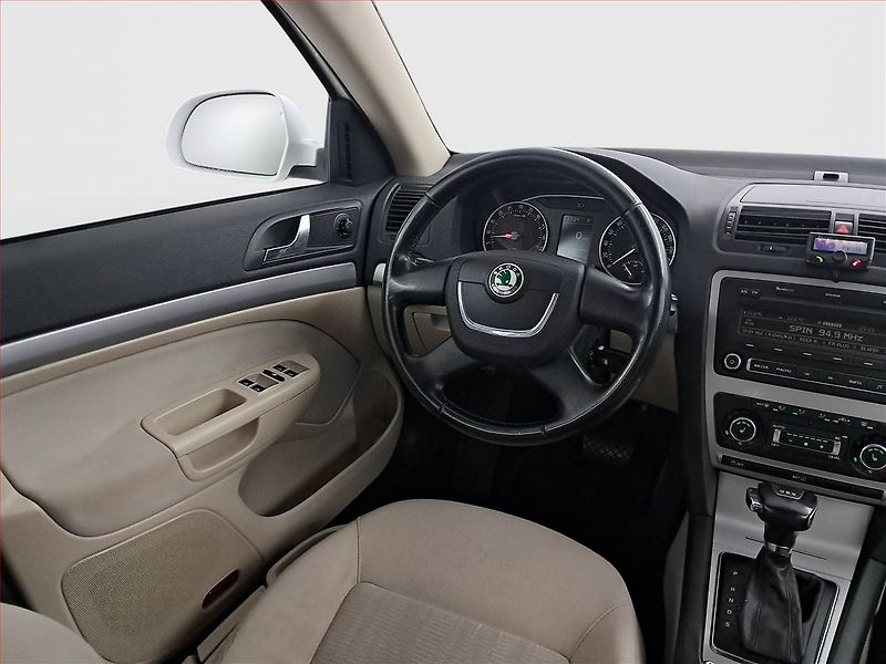 Škoda Octavia (2013) Elegance 1.6 TDI, Automat - fotka 7 z 17