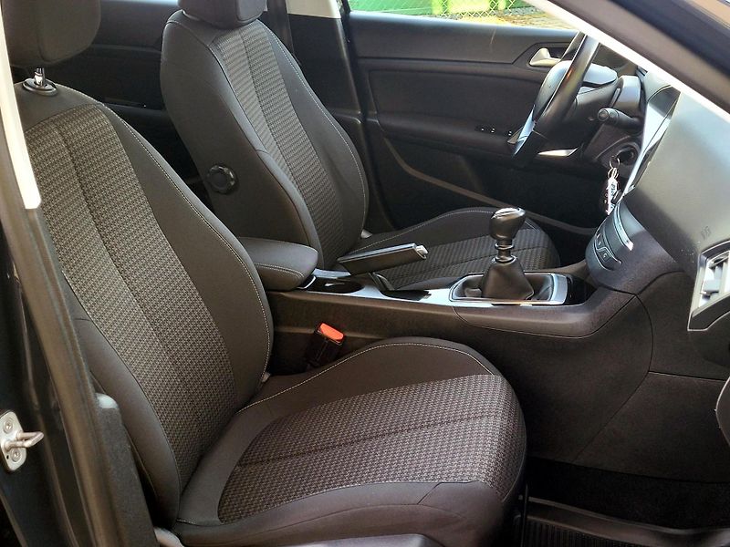 Peugeot 308 bHDi ČR, *SERV.KNÍŽKA*         - fotka 22 z 39