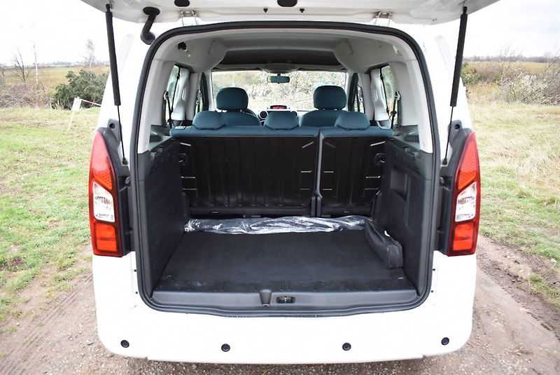 Citroën Berlingo 1,6 HDi MULTISPACE,1.M,SUPER - fotka 14 z 15