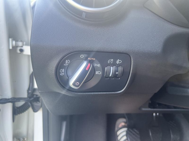 Audi A1 1.2TFSI 63KW,KůŽE,NAVI,2xALU - fotka 32 z 40